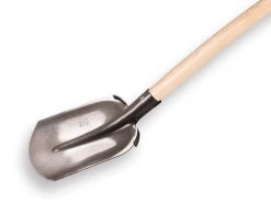 Steekbats Grijs Gelakt Met Opstap Met Steel Gebogen 100cm -Tuingereedschap Verkoop steekbats 1 4 000 grijs gelakt met opstap 780712 en atlas schopsteel 100 cm gebogen 1